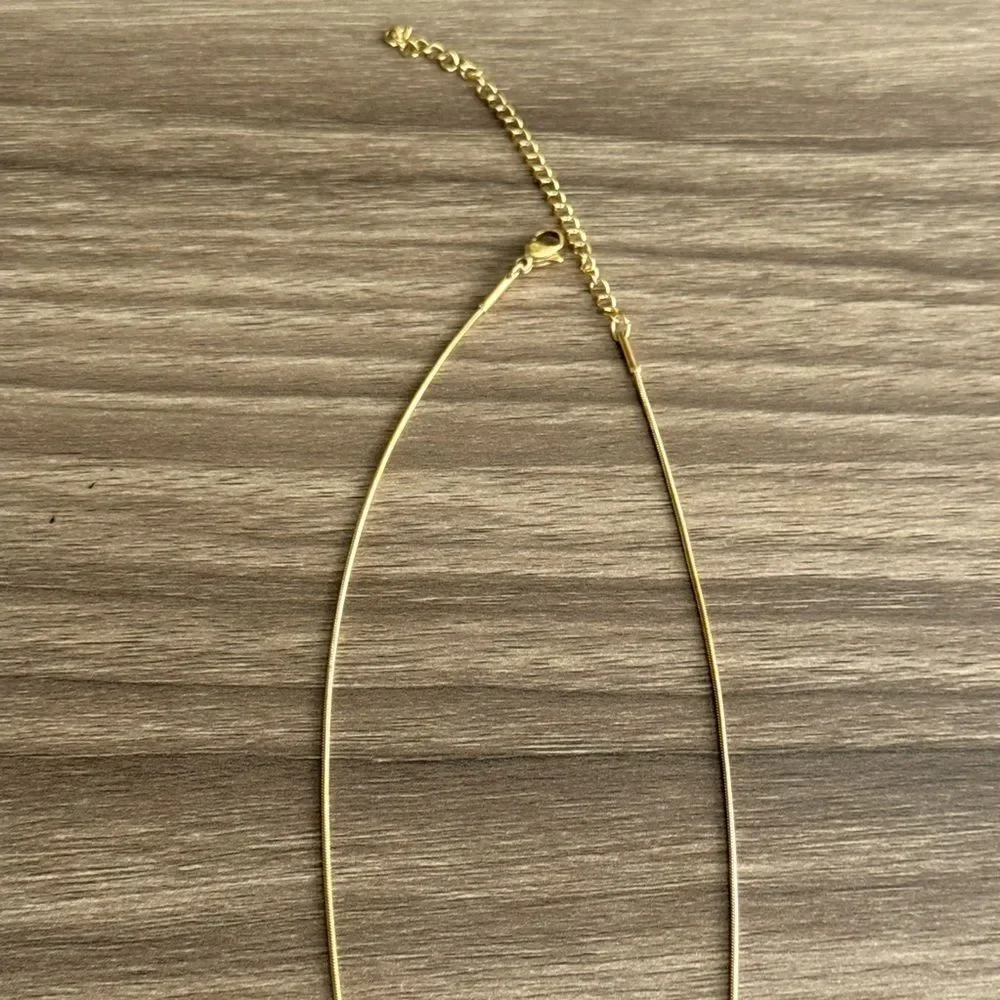 Gold Cross Pendant Necklace Q542